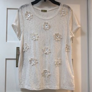 🆕🤩🤍3-D appliqué burnout knit Top!crocheted flowers & rhinestone embellishments!